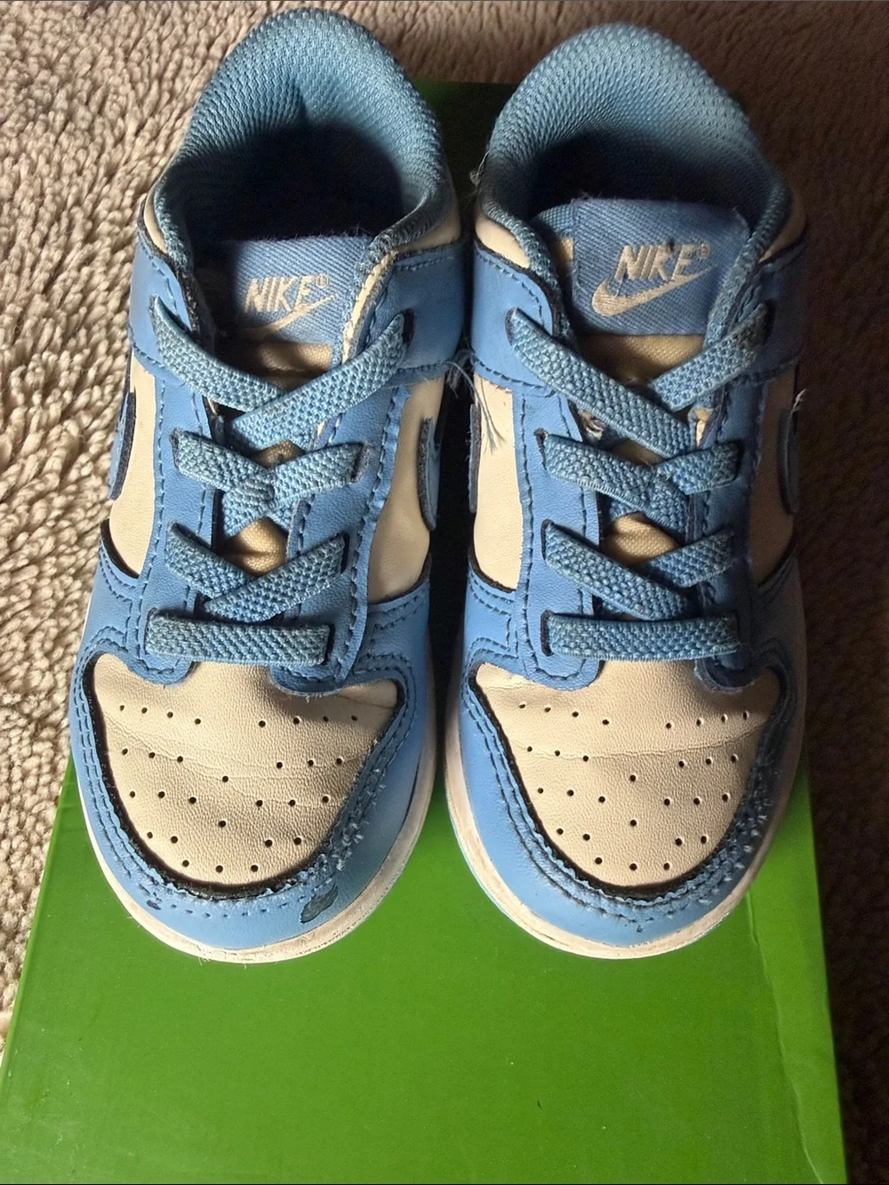 Nike Kids Low-Top Sneakers in Blue and Cream